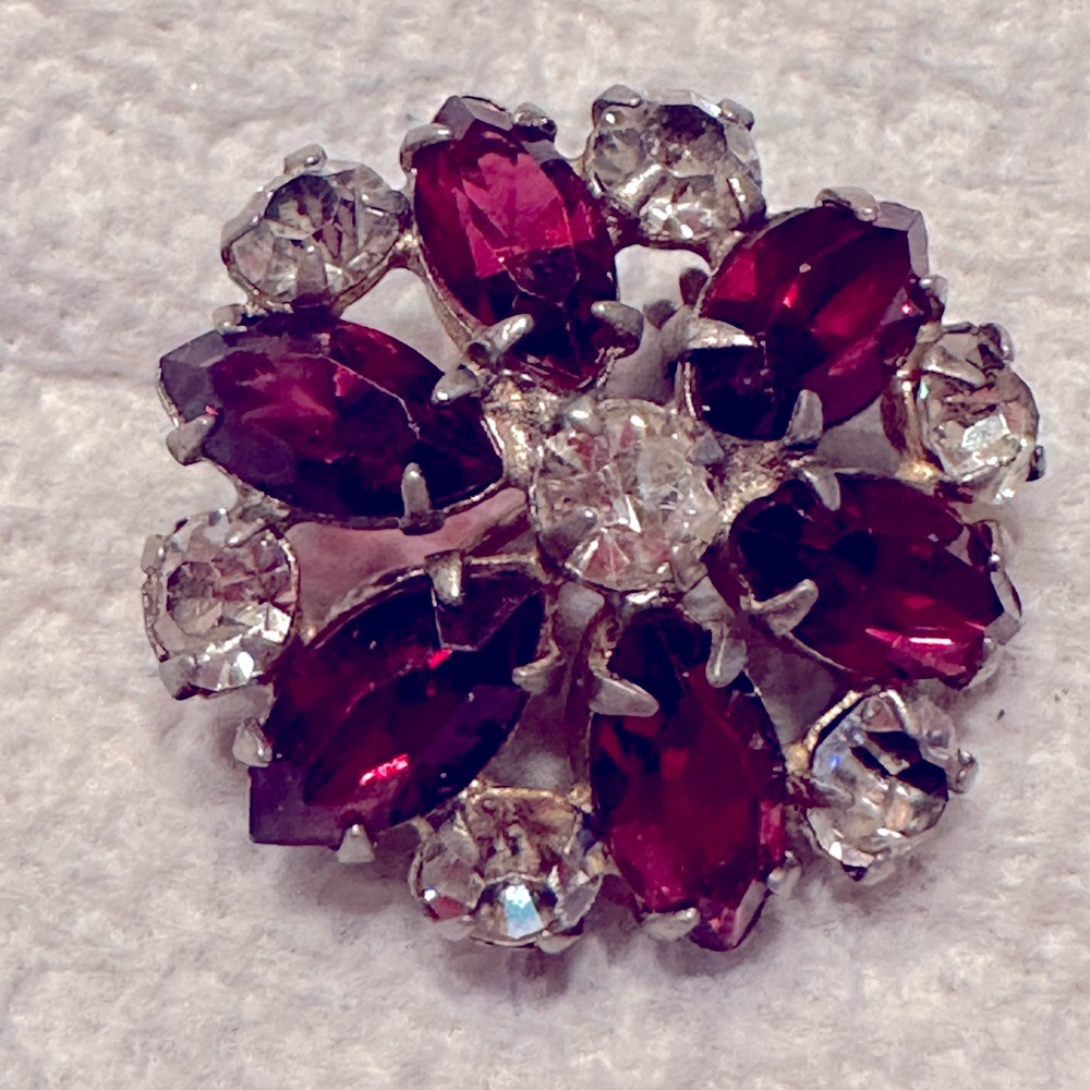 Very vintage maybe antique brooch